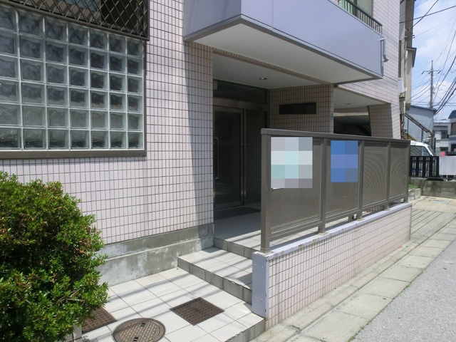 パイン　ニードルのエントランス|メインエントランス。