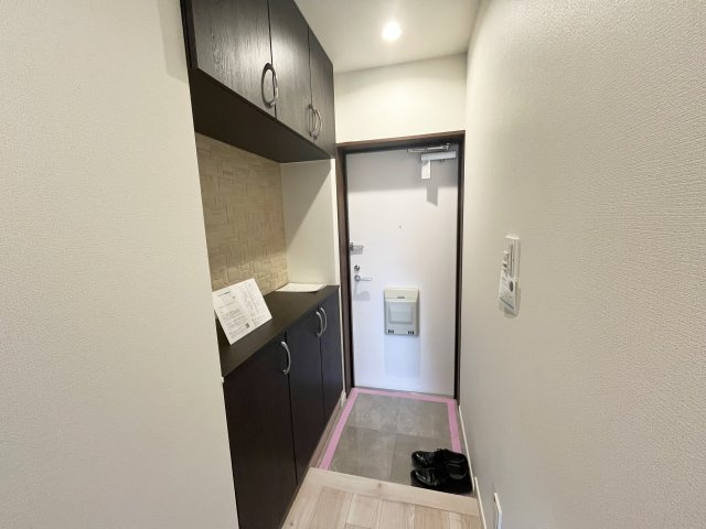 ワイズユウラク西所沢のトイレ|グレー調のアクセントが空間に落ち着きをもたらします♪