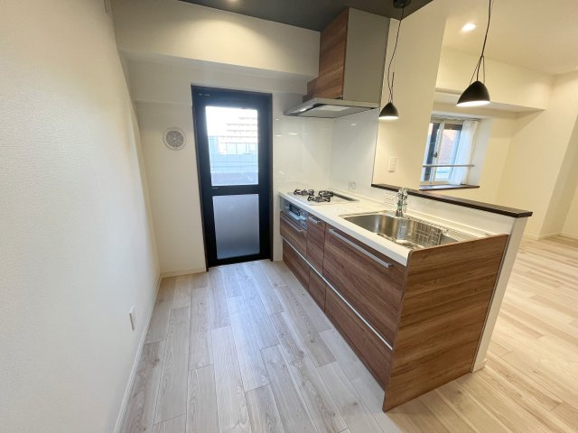 ワイズユウラク西所沢のキッチン|コンパクトなキッチンでお掃除もらくらく♪