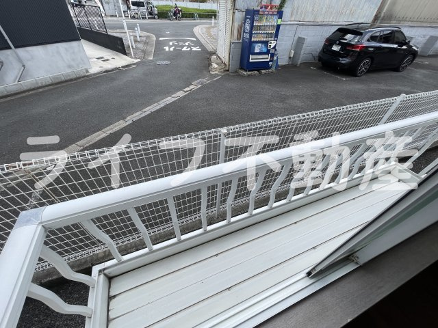 エステートピアナカタＡ棟のバルコニー|暖かな日差しのふりそそぐバルコニー