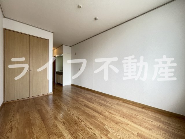 エステートピアナカタＡ棟の洋室|落ち着いた色調の洋室です