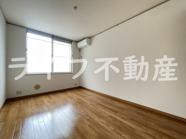 エステートピアナカタＡ棟の居間・リビング|ゆったり過ごせるリビングです