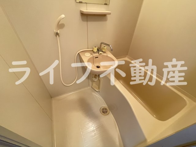 エステートピアナカタＡ棟の浴室|きれいなお風呂です