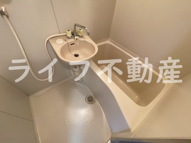 エステートピアナカタＡ棟の浴室|日々の疲れを癒すお風呂付です