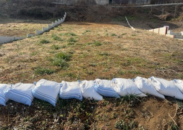 【外観】 | 土地購入を検討されている場合、境界杭がない状態で購入してしまうと境界確定測量をする必要があり、費用がかかります。購入の前に、売主、隣土地所有者立ち合いのもと境界を確定し境界杭を設置するのがベストです。