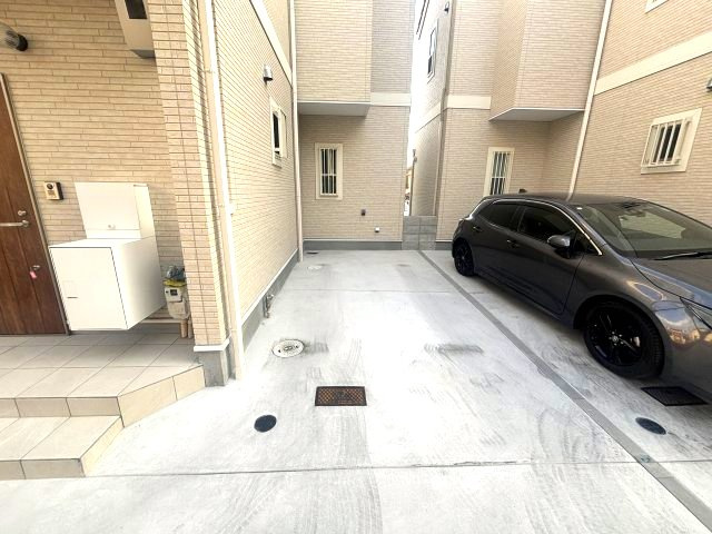 ブルーハイツ上野1の駐車場