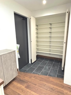 【玄関】 | 廿日市市桜尾１（全2棟）A号棟　ZEH水準住宅