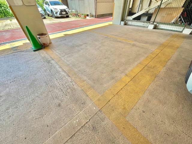 シャトー東洋の駐車場