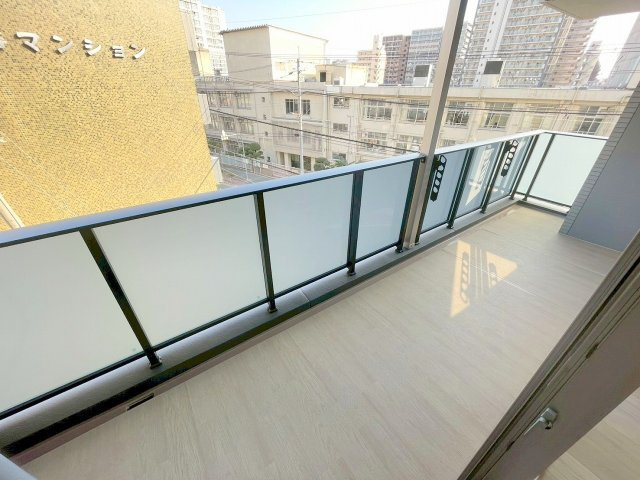 セイワパレス新大阪のバルコニー