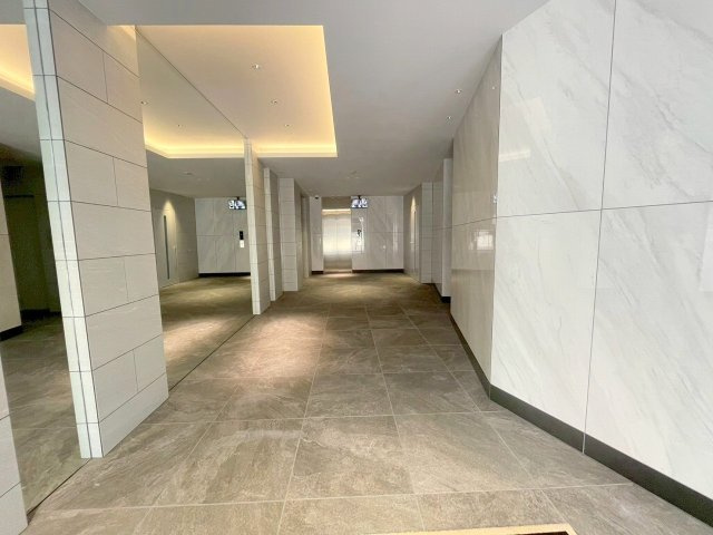 セイワパレス新大阪のエントランス