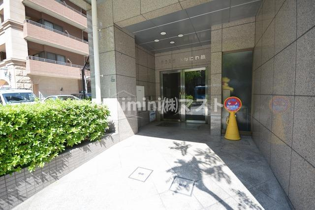 大阪市西区南堀江１丁目の賃貸マンションのエントランス