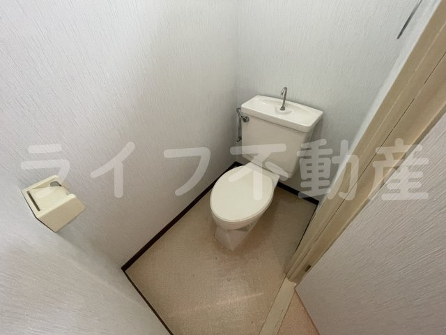 Belong東花園のトイレ|落ち着いた色調のトイレです