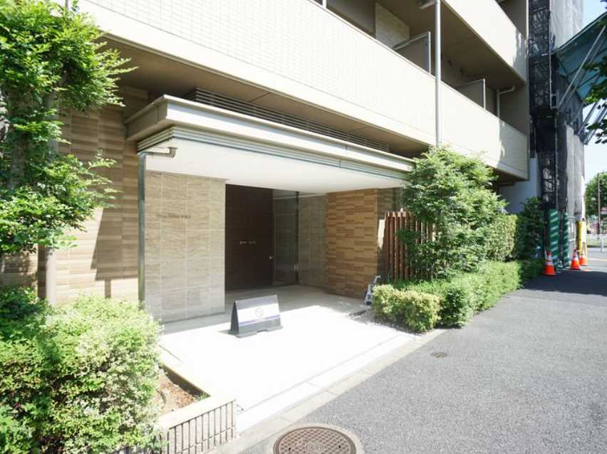 プライムメゾン早稲田　ネット無料　シャーメゾン　オートロックのエントランス