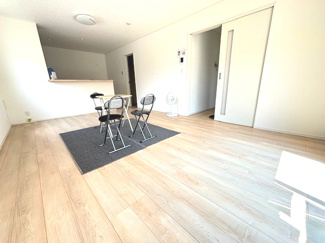 【居間・リビング】 | 安佐北区落合南3（玖村駅）全2区画　NO1【P2台可】 | 17帖リビング☆対面式のキッチンでリビングが見渡せるので、お子様やご家族の様子が見えて安心です♪