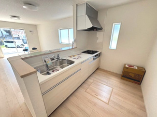 【キッチン】 | 安佐北区落合南3（玖村駅）全2区画　NO1【P2台可】 | 機能的なカウンターシステムキッチン☆都市ガスで経済的です☆