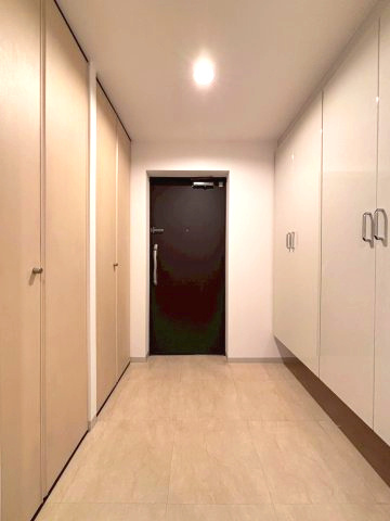 セザールガーデン伏見1番館の玄関