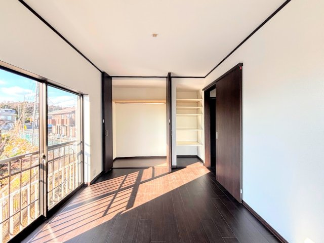 泉区新橋町　中古戸建ての収納|◆暮らし心地を大きく左右する収納を、適材適所に配置し使い勝手を考慮しました。空間を余すところなく有効利用した収納は生活空間をより上質なものにしてくれるでしょう。
