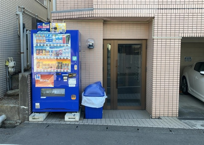 【庭】 | カテリーナ八王子 | 物件によっては、入居者が個人的に使用できる専用庭がついているものもあります。また、住宅の中にある土間の部分を庭と呼ぶこともあります。庭の用途は住む人によって変わり、それによってデザインもさまざまです。