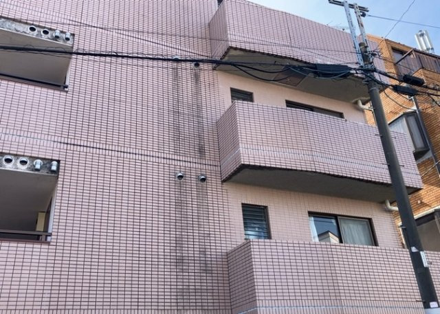 【バルコニー】 | カテリーナ八王子 | 一般的なバルコニーは、奥行1.5ｍ程ですが、ワイルドバルコニーは2ｍまで広がっています。そのため洗濯物の間隔をあけ干すことができ、乾きやすいというメリットや、ガーデニングが楽しめる等の特徴があります。