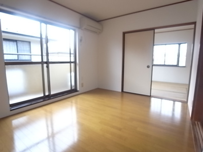 【居間・リビング】 | コーポラス・ユウ | 使いやすい居間です