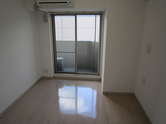 グリーン・ネス神戸駅前の居間・リビング