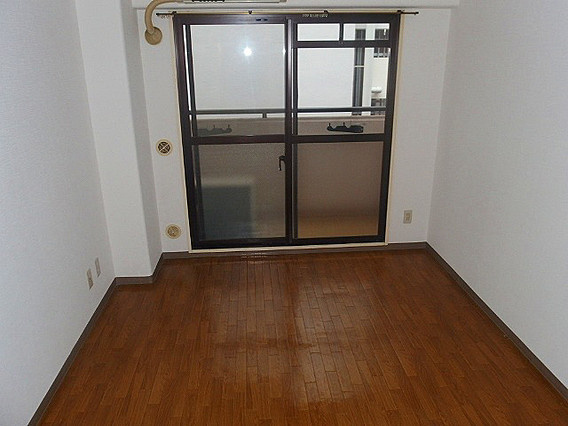 コスモプラザ三宮の居間・リビング