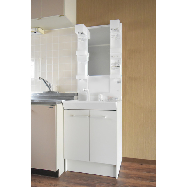 フリーデAの洗面所|ゆったりとスペースのある洗面所※同タイプのお部屋になります。