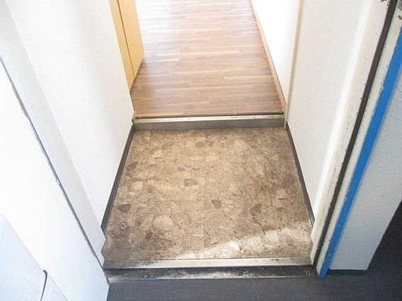 シティハイツアムールの玄関