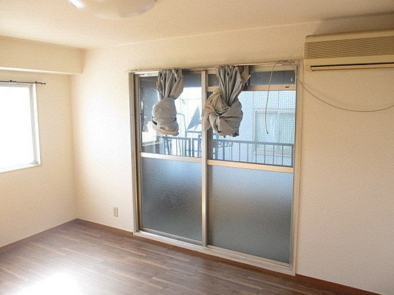 シティハイツアムールの居間・リビング