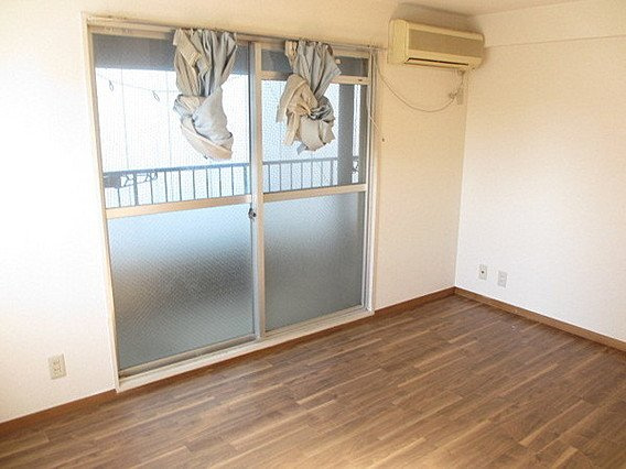 シティハイツアムールの居間・リビング