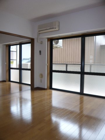 エクセラン東松戸の居間・リビング