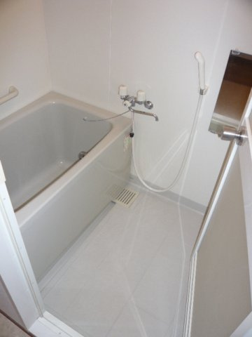 エクセラン東松戸の浴室