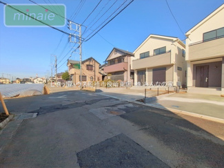 【前面道路含む現地写真】 | パントリー　保育園6分　二和東　全4棟　A号棟 | 前面道路です♪