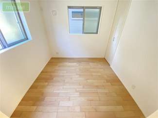 【洋室】 | パントリー　保育園6分　二和東　全4棟　A号棟 | 「家具の配置がしやすい洋室空間」施工例