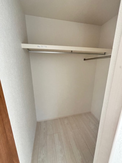 【収納】 | 佐伯区坪井1（楽々園駅）全3区画　NO1【外構工事込】 | 2階　洋室×3　収納付きでお部屋がスッキリ広く使えます。　