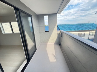 【バルコニー】 | 佐伯区坪井1（楽々園駅）全3区画　NO1【外構工事込】 | バルコニーは南向きで陽当たり・見晴らし・風通しも良好です。