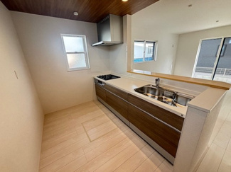 【キッチン】 | 佐伯区坪井1（楽々園駅）全3区画　NO1【外構工事込】 | 機能的なシステムキッチン☆都市ガス☆