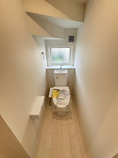 【トイレ】 | 佐伯区坪井1（楽々園駅）全3区画　NO1【外構工事込】 | シンプルなデザインはお掃除やしやすく衛生的。温水洗浄便座付き　トイレ×２