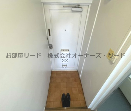 ベアーズマンションの玄関