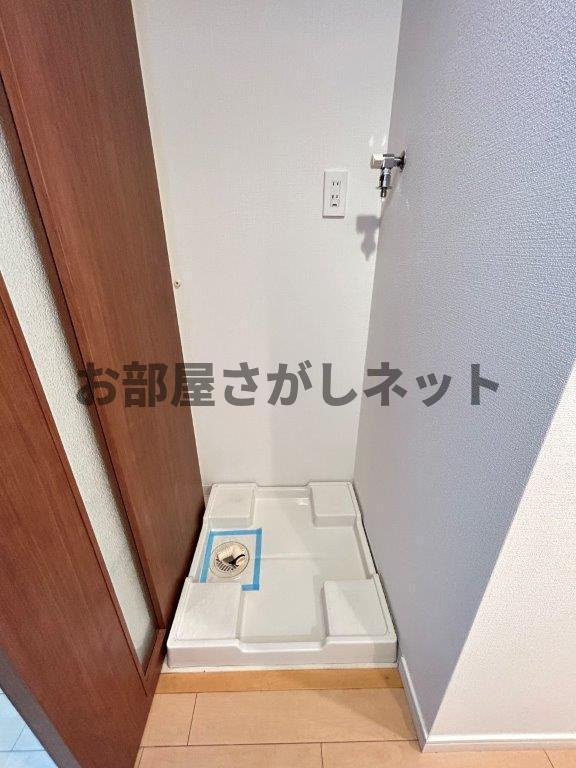 KDXレジデンス東新宿【おとり物件なし】#学生・社会人にオススメ！初期費用分割払いOK！の居間・リビング