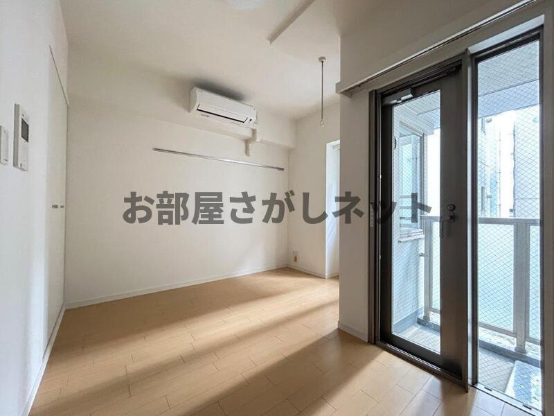 KDXレジデンス東新宿【おとり物件なし】#学生・社会人にオススメ！初期費用分割払いOK！の居間・リビング