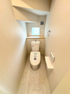 【トイレ】 | 佐伯区屋代2（山陽女学園駅）　全２区画　NO2 | シンプルなデザインはお掃除やしやすく衛生的。温水洗浄便座付き　トイレ×２
