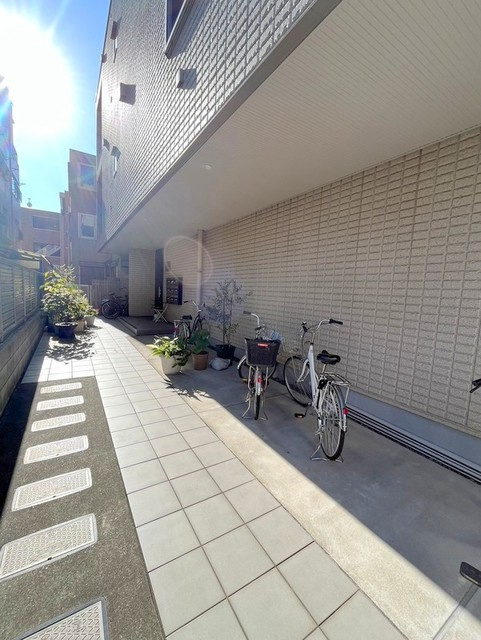 オリエンス六郷のエントランス|エントランスアプローチ