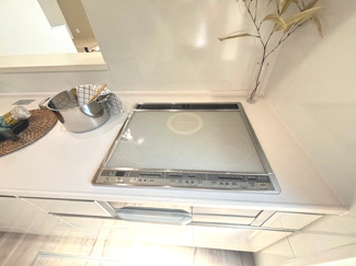 【キッチン】 | 西区山田新町1【P４台可】【限定1棟】 | 火を使わないIHクッキングヒーター☆凹凸がないのでお掃除もラク