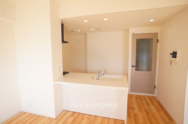 【キッチン】 | プランメゾン八尾Ⅱ番館 | スッキリとした天板一体型のカウンターキッチンです♪