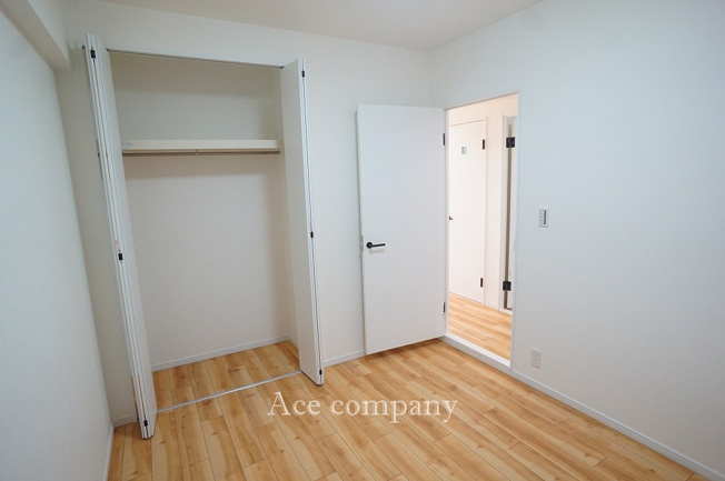 【寝室】 | プランメゾン八尾Ⅱ番館 | 【洋室5.2帖】クローゼット完備です♪