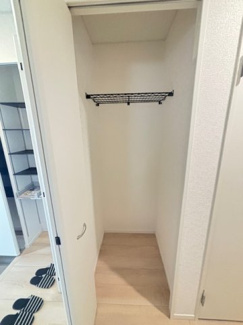 【玄関】 | 佐伯区五日市中央5　全2区画　NO1 | 玄関の設置されたクローゼット☆コートや雨具など身支度の備えて収納できます☆