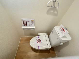 【トイレ】 | 佐伯区五日市中央5　全2区画　NO1 | シンプルなデザインはお掃除やしやすく衛生的。温水洗浄便座付き　トイレ×２