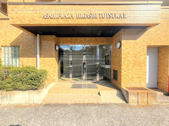 朝日プラザ東戸塚Ⅲのエントランス|◆エントランスは、マンションの「顔」印象を左右する大事な空間です。居住者の帰り、訪れる方を優しく迎えてくれます。
