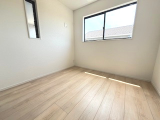 【洋室】 | 東広島市西条町寺家（寺家駅）全6区画　NO2 | 2階　洋室×3　収納付きでお部屋がスッキリ広く使えます。　